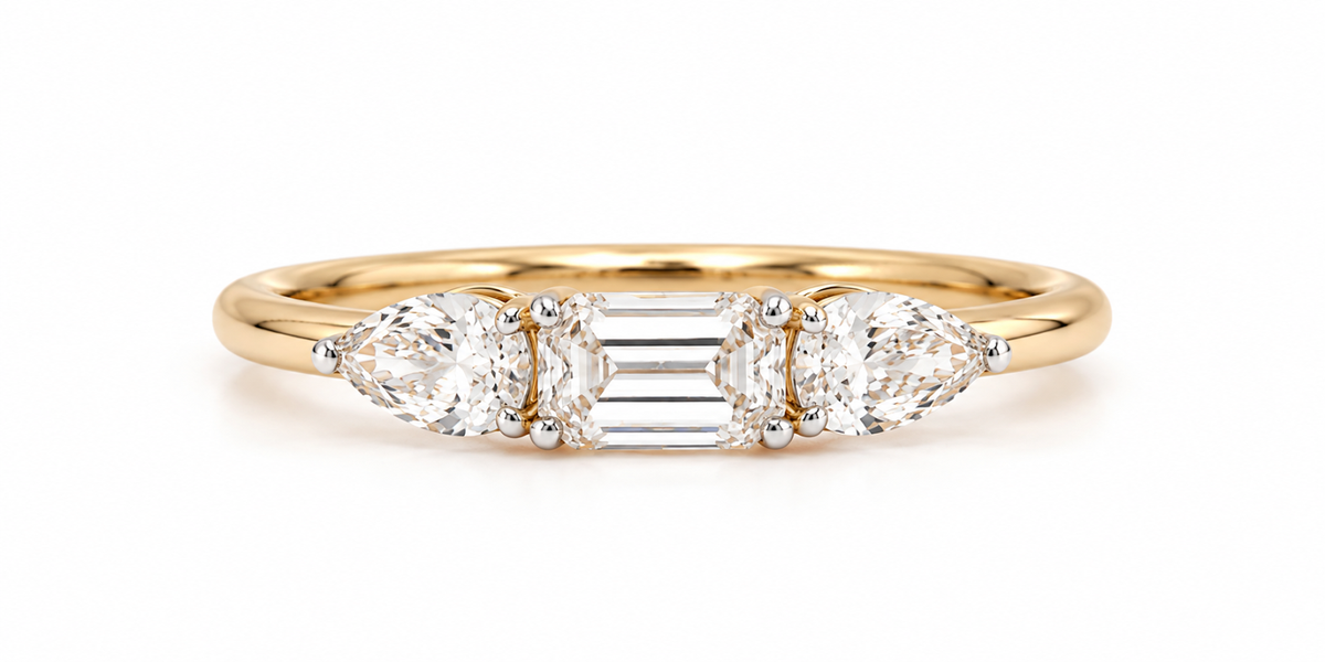 Archer pear-emeral ring