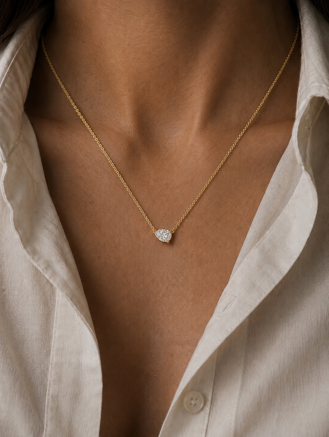 Eliote pear floating necklace