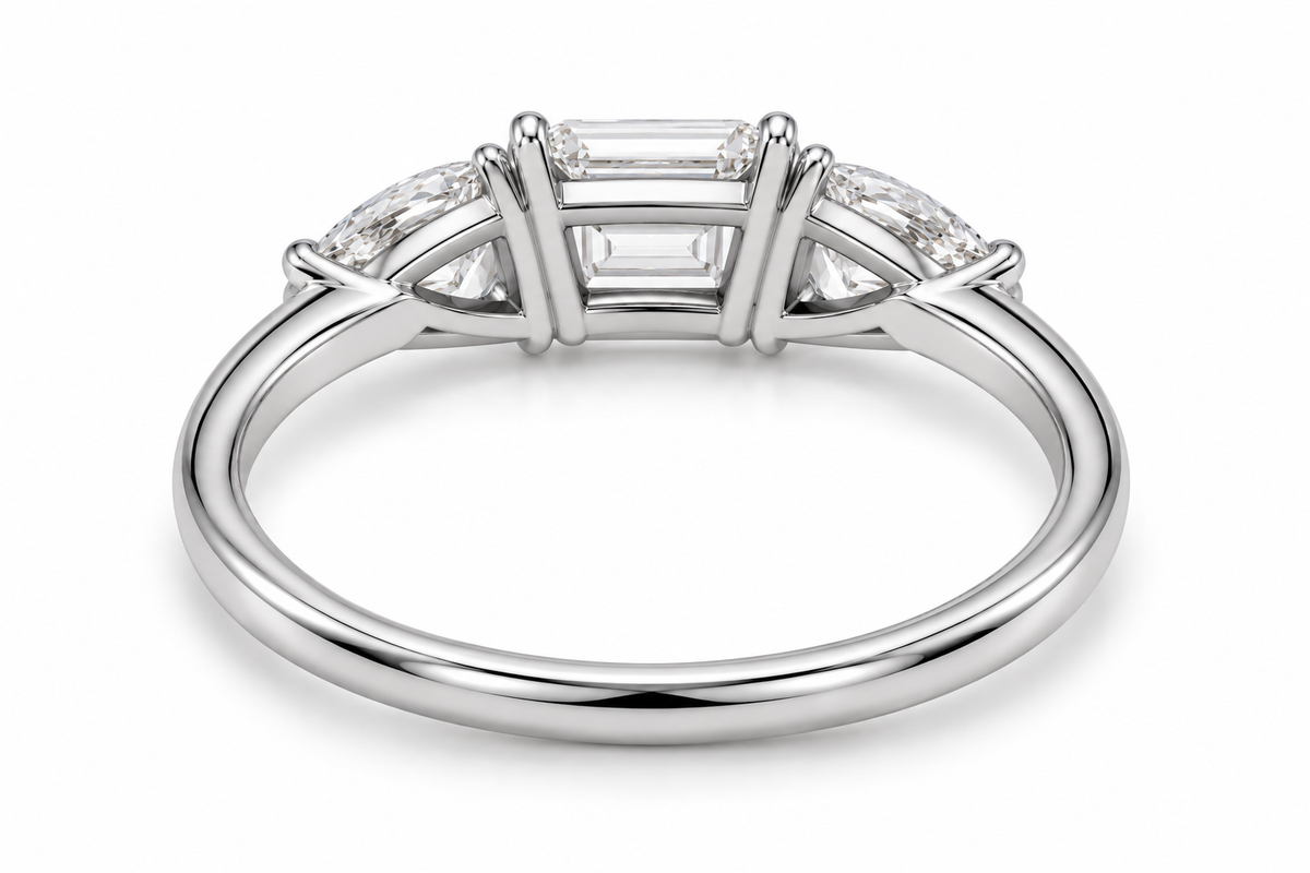Archer pear-emeral ring