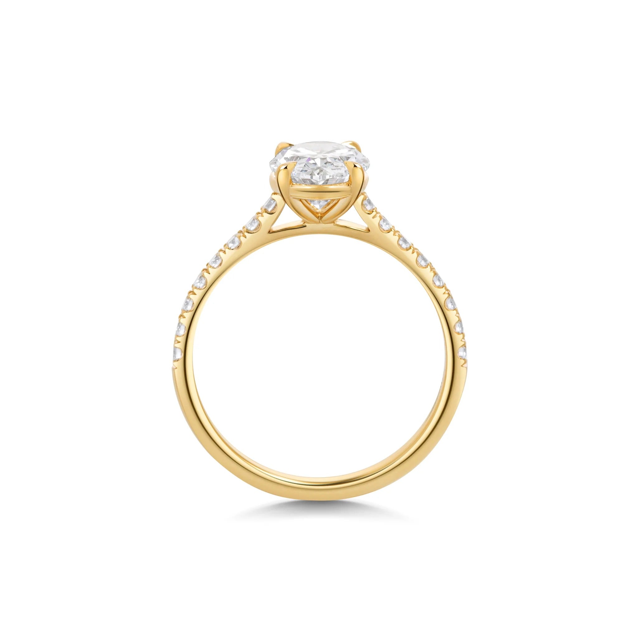 Dries Pavé Oval Halo Ring